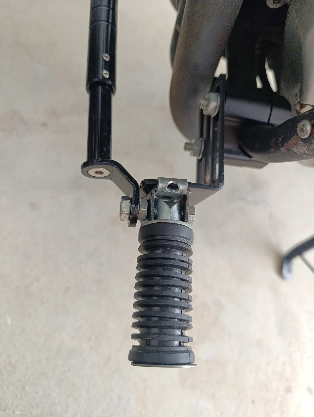 Second version of the forward footpeg mount with the repositioned cross brace, M8 pivot bolt and added stop plate